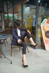 【在线看】袜小喵 KT094《制服秀》-秘语空间